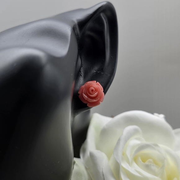 ❤️ ROSELYN STUD EARRINGS - Picture 2 of 5